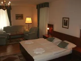 Hotel Nosal Prague 4*,